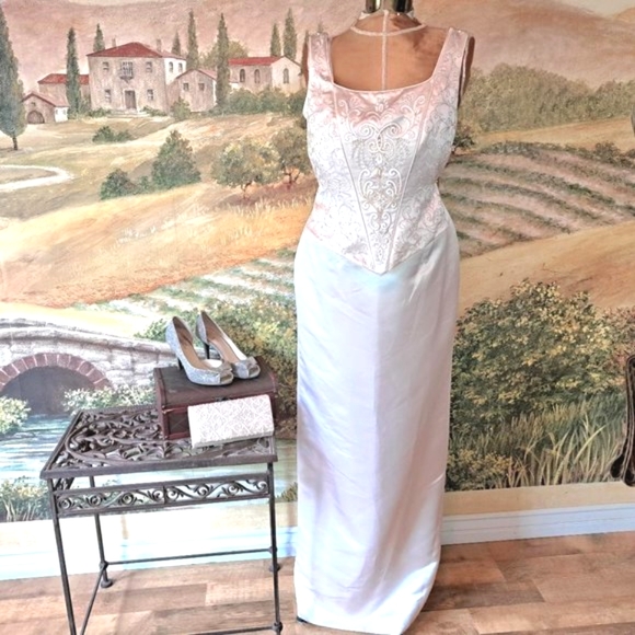 Veromia 2-Piece Ivory Wedding Dress - Picture 1 of 16